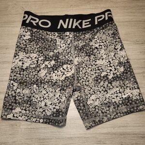Nike Pro 5inch Shorts Girls Size XL B2